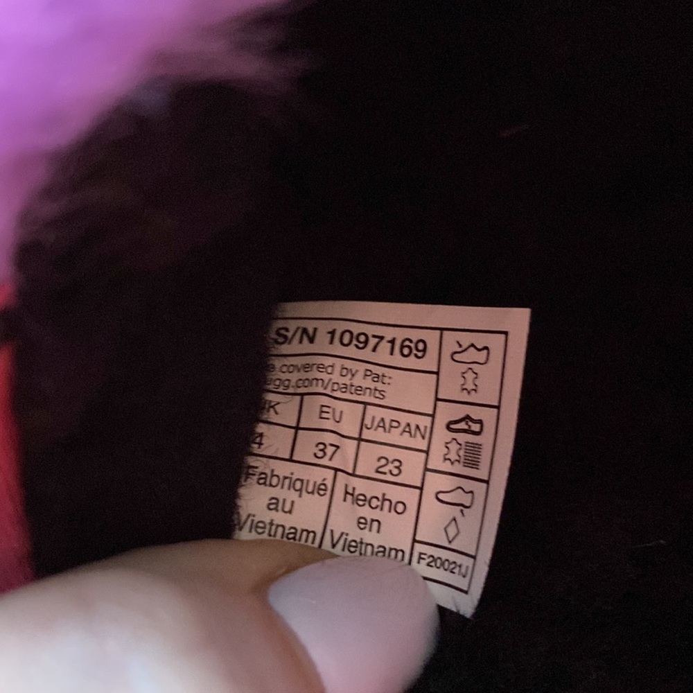 UGG β’ Genuine Shearling Fluff Yeah Slide Black/ Taffy Pink Multi - Picture 5 of 11